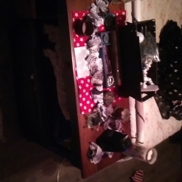 Everthing - Picture 9 of 11